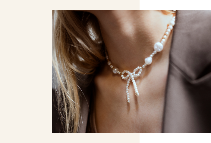 Collier compos&eacute; de petites perles