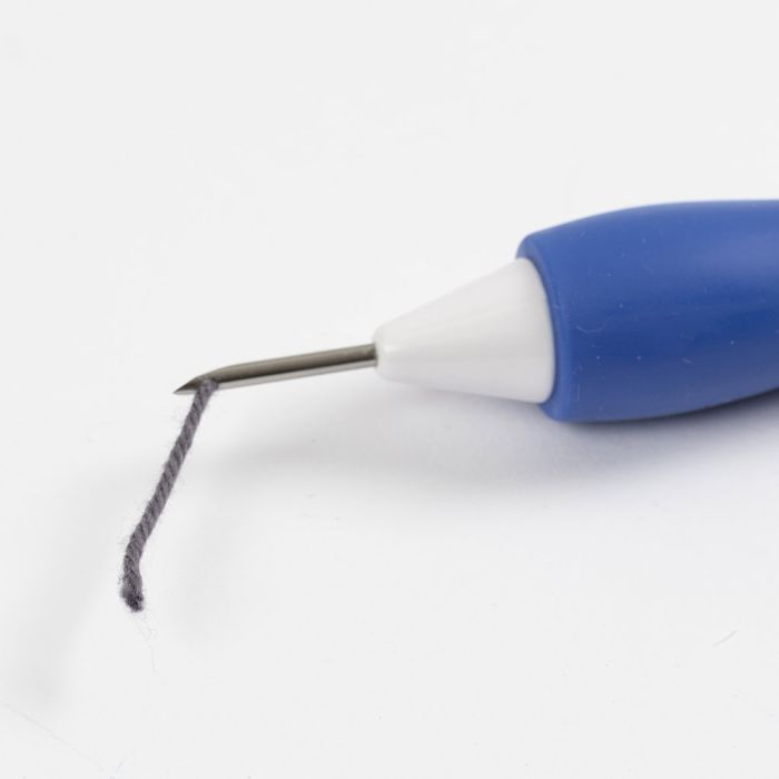 Comment enfiler un poinçon à broderie