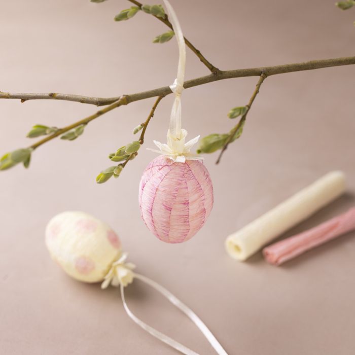 Œuf de Pâques avec mini-narcisse