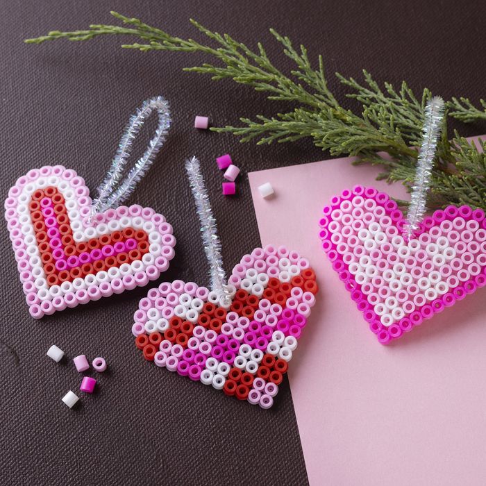 Coeurs de Noël en perles à repasser