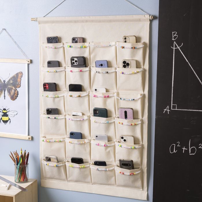 Un organiseur pour les téléphones portables ou le matériel de bricolage de la classe
