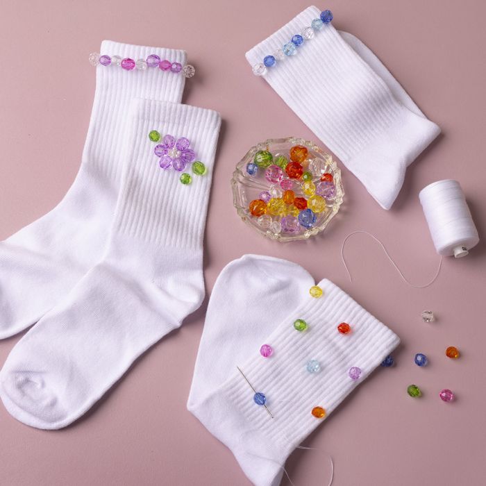 Chaussettes décorées avec des perles