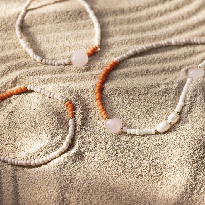 Collier et bracelet avec quartz rose et perles d’eau douce