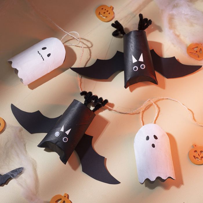 Guirlande fantôme et chauve-souris en tubes de papier cartonné
