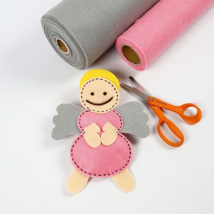 Un Ange fait en feutre artisanal