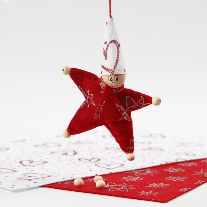 Un pixie en forme d’étoile réalisé en feutrine avec des paillettes