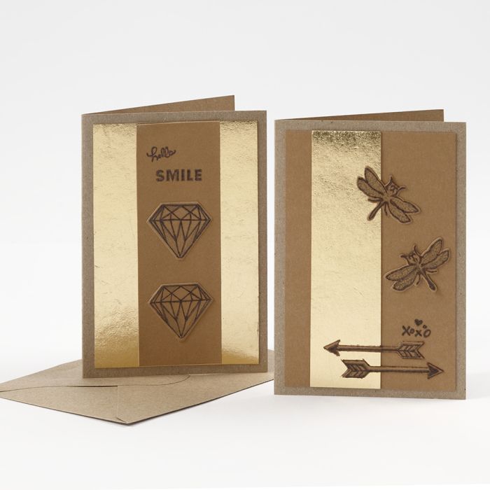 Cartes de vœux décorées avec du papier imitation cuir perforé et un pyrograveur