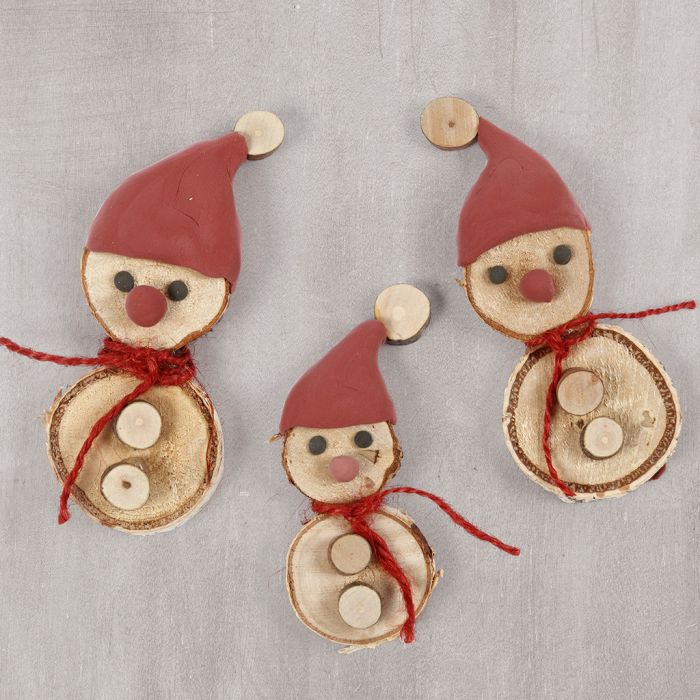 Elfes réalisés à partir de disques en bois avec un chapeau d’elfe en Silk Clay