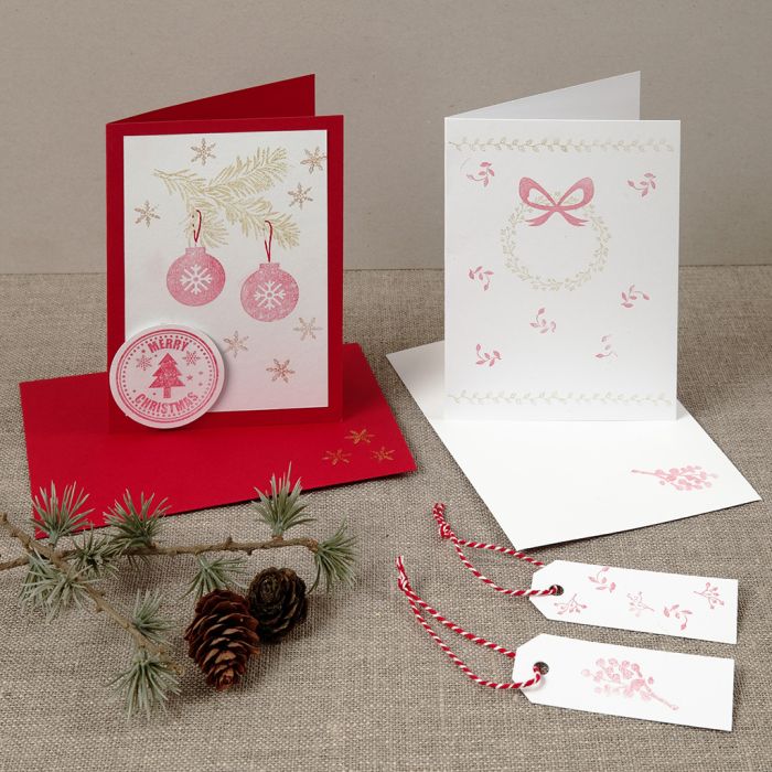 Une carte de Noël avec des motifs tamponnés.