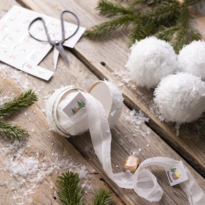 Boules de neige faites maison avec de petites surprises