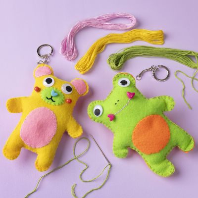 Petits animaux en peluche cousus en feutre