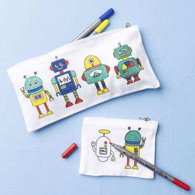 Trousse et porte-monnaie robots d&eacute;cor&eacute;s avec des feutres textiles