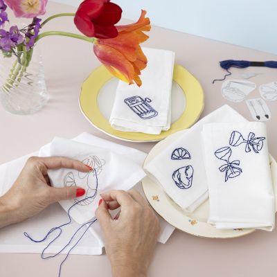 Serviettes en tissu décorées de broderies