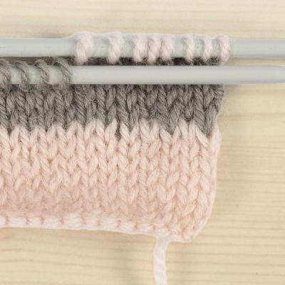 Comment changer de couleur lors d'un travail au tricot