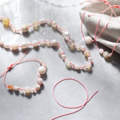 Bracelet et collier avec des perles d'agate