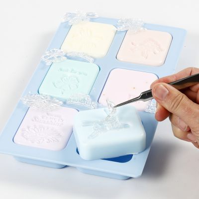 Comment faire des motifs en relief sur des savons artisanaux