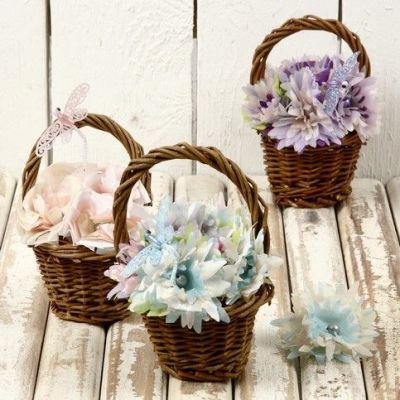 Paniers de fleurs.