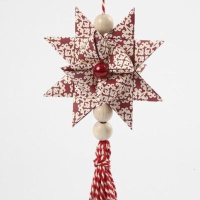 Une étoile tissée avec un pompon.