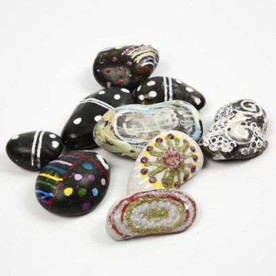 Pierres d&eacute;coratives avec motifs color&eacute;s et effets lumineux