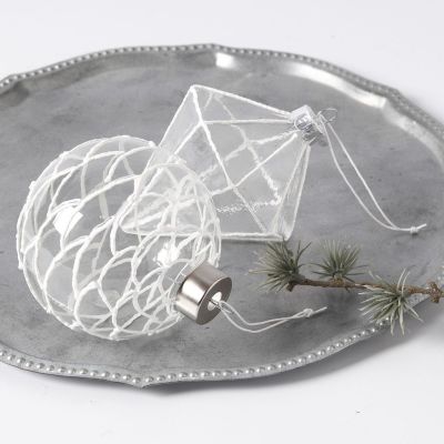 Des décorations en verre à suspendre