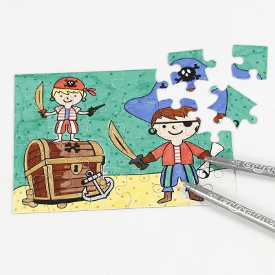 Un puzzle pirate d&eacute;cor&eacute; aux feutres