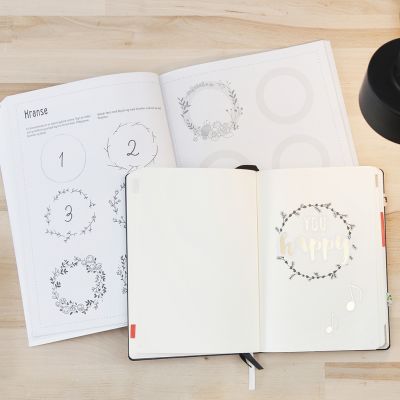 Un bullet journal à l'aide d'un lettrage à la main