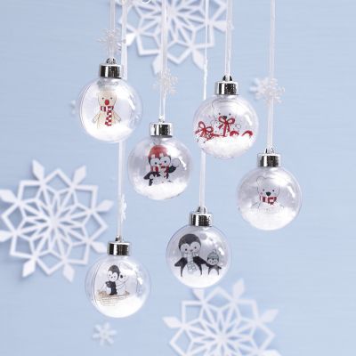 Boules de Noël avec un dessin d’animaux polaires à l’intérieur pour la décoration