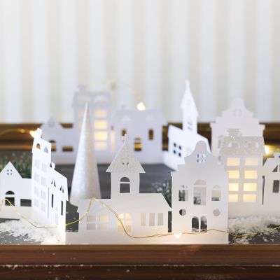Une silhouette de ville en papier cartonné