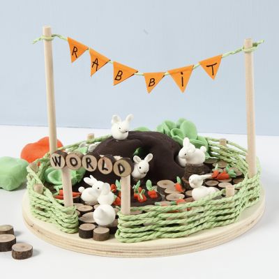 Un monde miniature avec des lapins et des carottes en Silk Clay