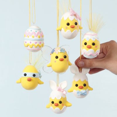 Poussins de Pâques en œufs en polystyrène et Silk Clay