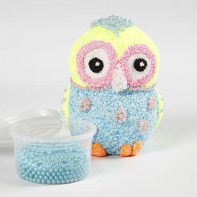 Un hibou en terre cuite recouvert avec les pâtes Foam Clay et Pearl Clay