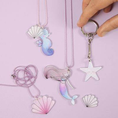 Bijoux sir&egrave;ne et cr&eacute;atures marines, et breloque de porte-cl&eacute;s en plastique dingue