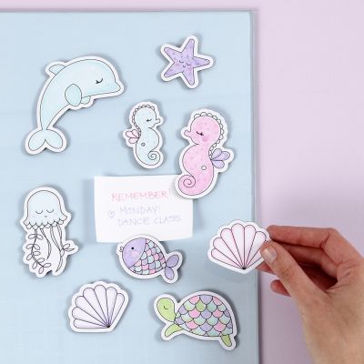 Aimants créatures marines décorés avec des marqueurs