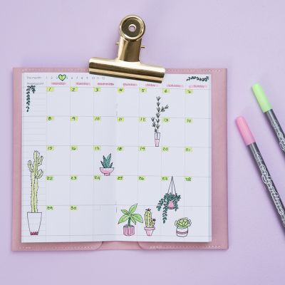 Un calendrier hebdomadaire décoré pour un Bullet Journal ou un agenda