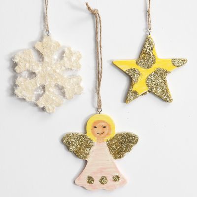 Des décorations de Noël avec des paillettes