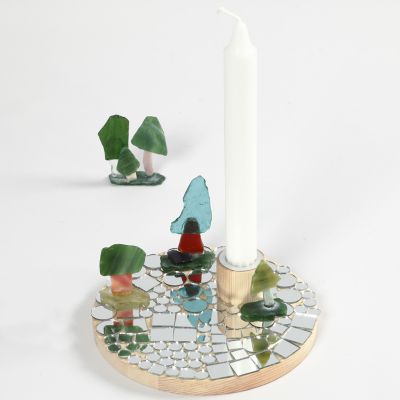 Bougeoir sur socle en bois avec mosaïques