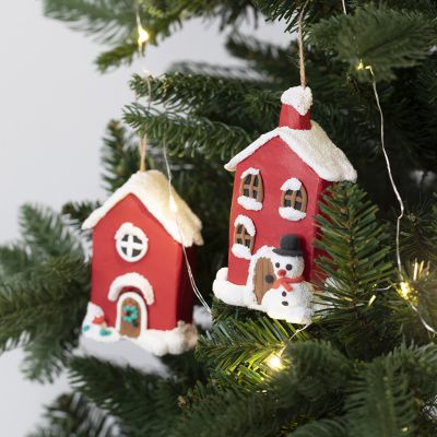 Des maisons de Noël en papier mâché
