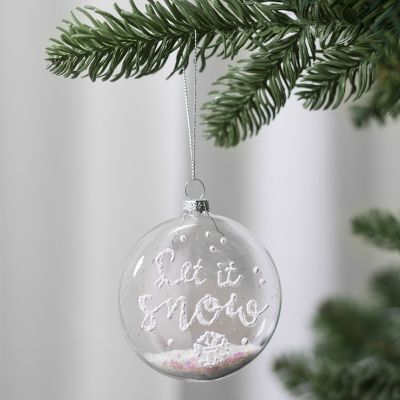 Une boule plate en verre décorée avec un effet neige en 3D