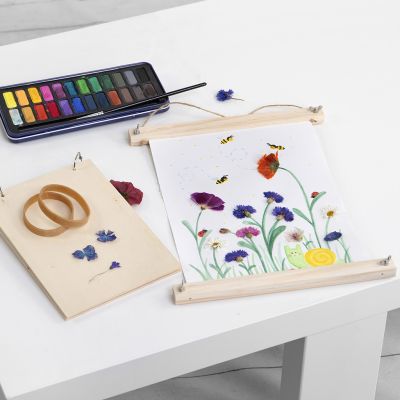 mages à l’aquarelle avec fleurs séchées collées