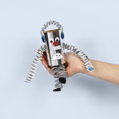 Un robot à partir d’un tube en carton
