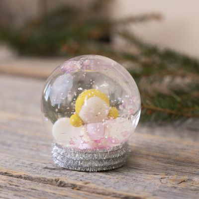 Une boule à neige avec un ange en Fimo