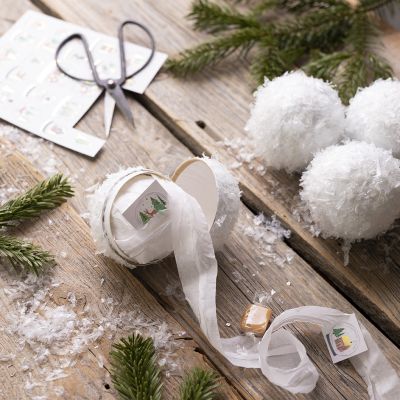 Boules de neige faites maison avec de petites surprises