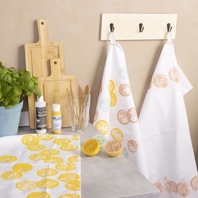 Motifs tamponn&eacute;s sur tissu &agrave; l&rsquo;aide de fruits et l&eacute;gumes