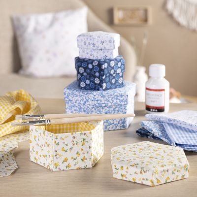 Bo&icirc;tes avec d&eacute;copatch en tissu
