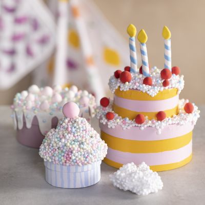 G&acirc;teaux faits &agrave; partir de bo&icirc;tes