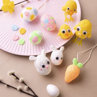 Figurines de P&acirc;ques faites &agrave; partir d'&oelig;ufs en polystyr&egrave;ne et de p&acirc;te Foam Clay&reg;