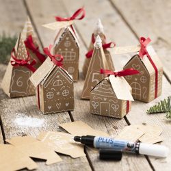 Maisons et arbres découpés