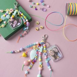 Perles en plastique, d 5-35 mm, diam&egrave;tre int&eacute;rieur 1-8 mm, ass. de couleurs, 193 gr, 300 ml/ 1 Pq.