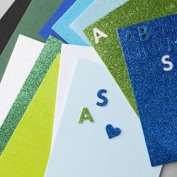 Feuilles de mousse, dim. 14x25 cm, &eacute;p. 2 mm, harmonie bleu/vert, 12 flles/ 1 Pq.